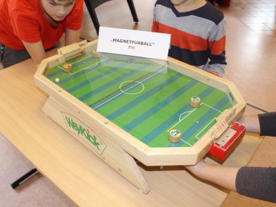 Großbrettspiel Magnetfußball